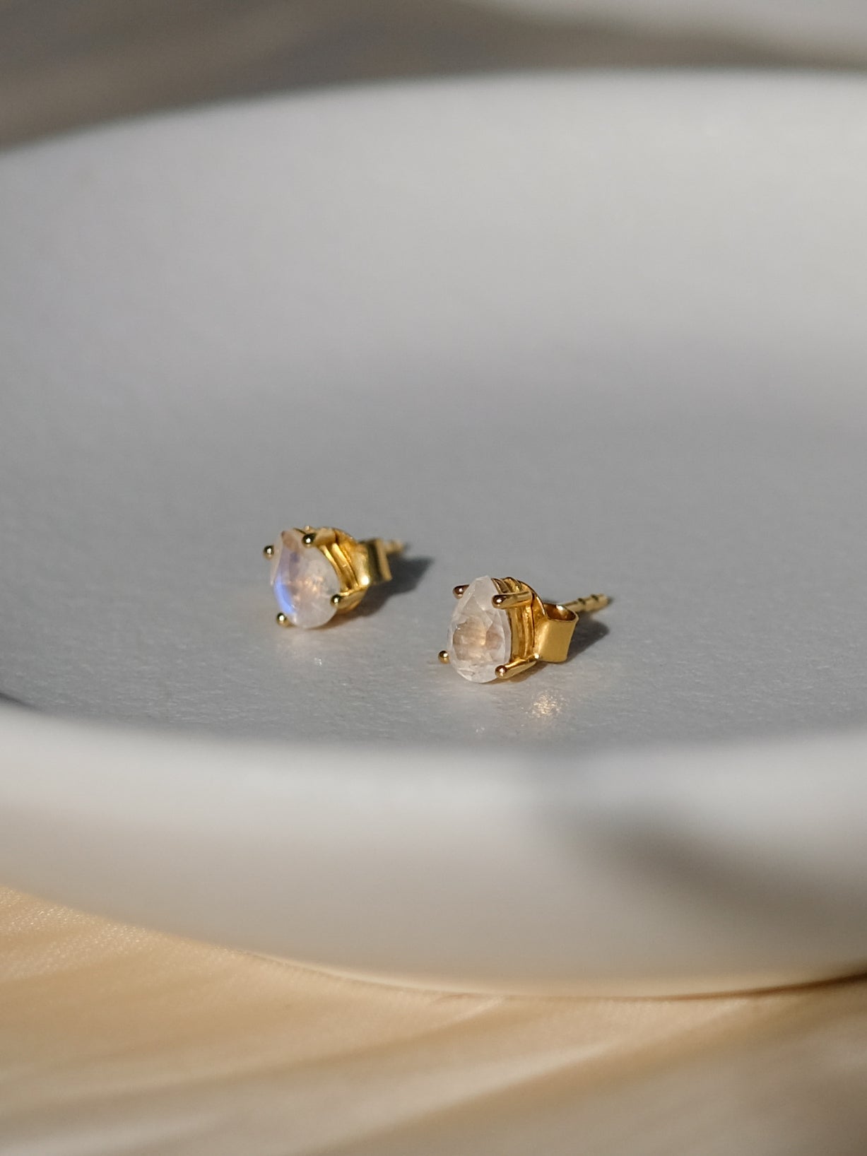 Mini moonstone dewdrop earrings